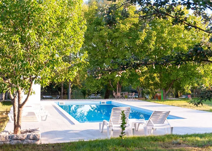 Holiday Homes Fig